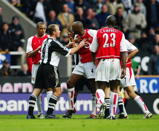 科隆保级大战寸土不让,铁血防守拼下宝贵三分  科隆保级大战寸土不让,铁血防守拼下宝贵三分