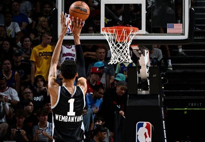 文班亚马封盖绝杀技惊四座,马刺加时险胜湖人止连败  文班亚马封盖绝杀技惊四座,马刺加时险胜湖人止连败